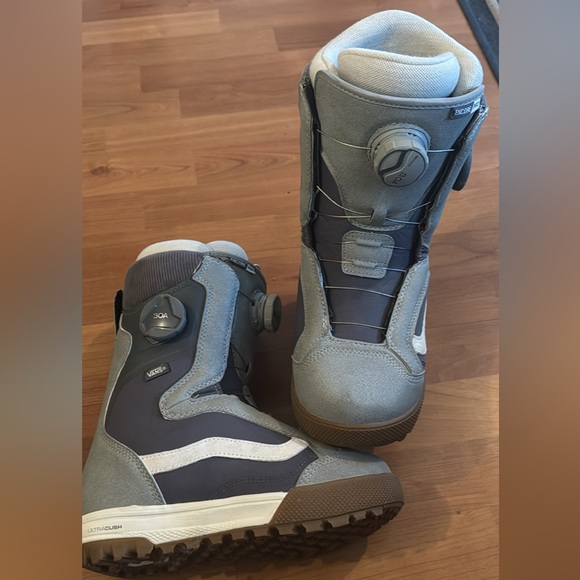 Vans Women's Encore Pro Snowboard Boots - Gray and White - Picture 3 of 7